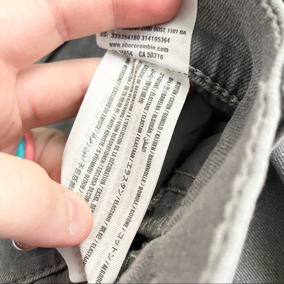 Hollister Boyfriend Ultra Low Rise Distressed Button Fly Jeans Size 28 - Picture 6 of 7